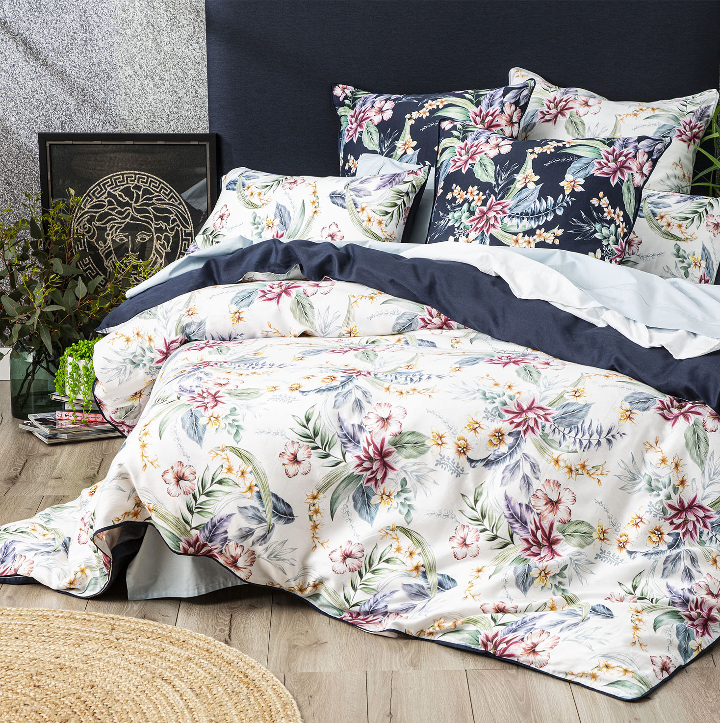 V107-SH317650-195697-00 300 TC Veronica Cotton Quilt Cover Set by Renee Taylor Queen - Image 1