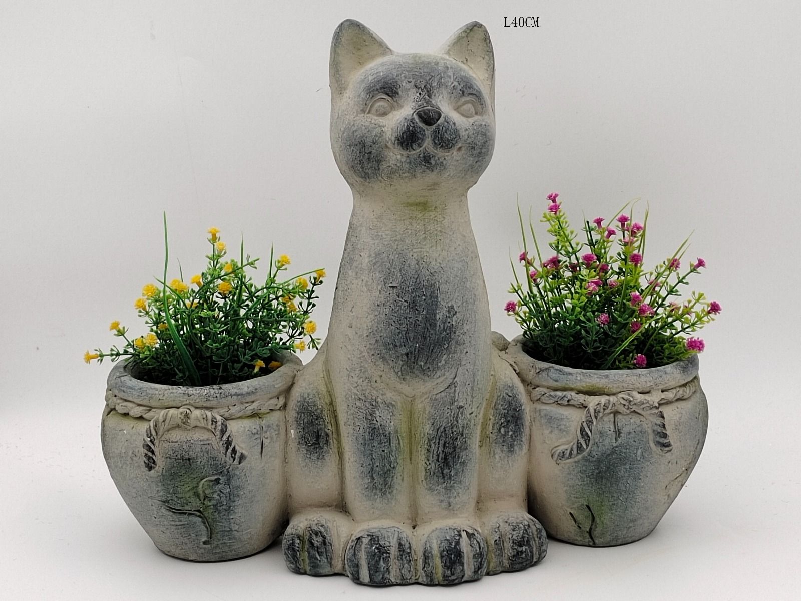V231-MP-039-202506031240-00 Cat Planter - Image 1