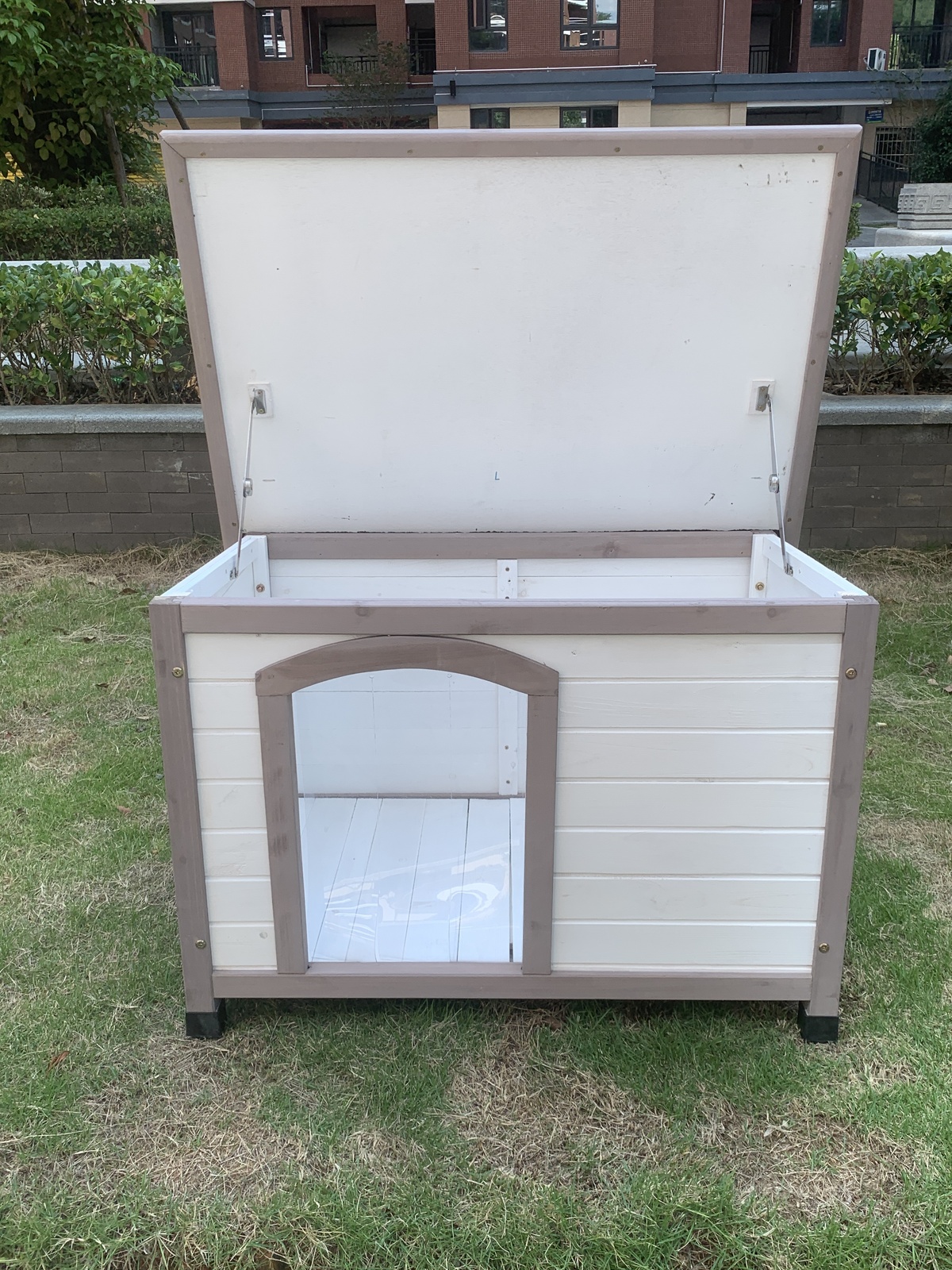 V278-DK-8558-WHITE-66447-00 YES4PETS M Timber Pet Dog Kennel House Puppy Wooden Timber Cabin With Stripe White - Image 1