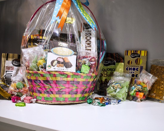 V287-KKLUXURYCHOCOLATEBASKET-97942-00 Luxury Chocolate Basket - Image 1