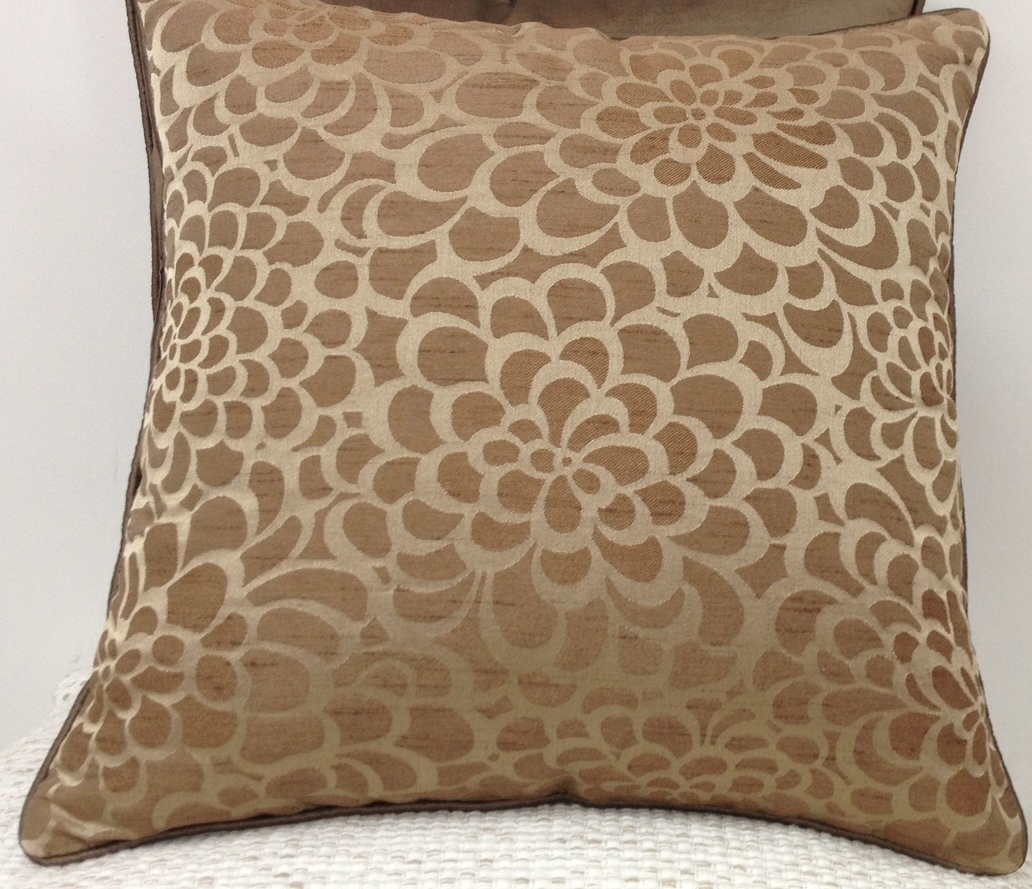V416-444241B-142207-00 Flower Beige Petal Design Cushion Cover - Image 1