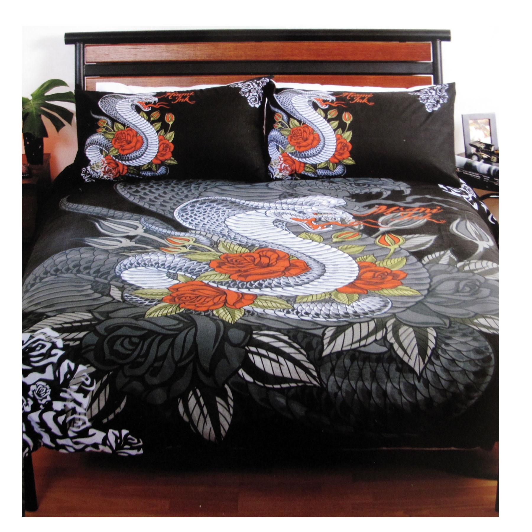 V442-ABR-QUILTCS-COBRA-BLACK-SB-96352-00 Miami Ink Cobra Black Quilt Cover Set Single - Image 1