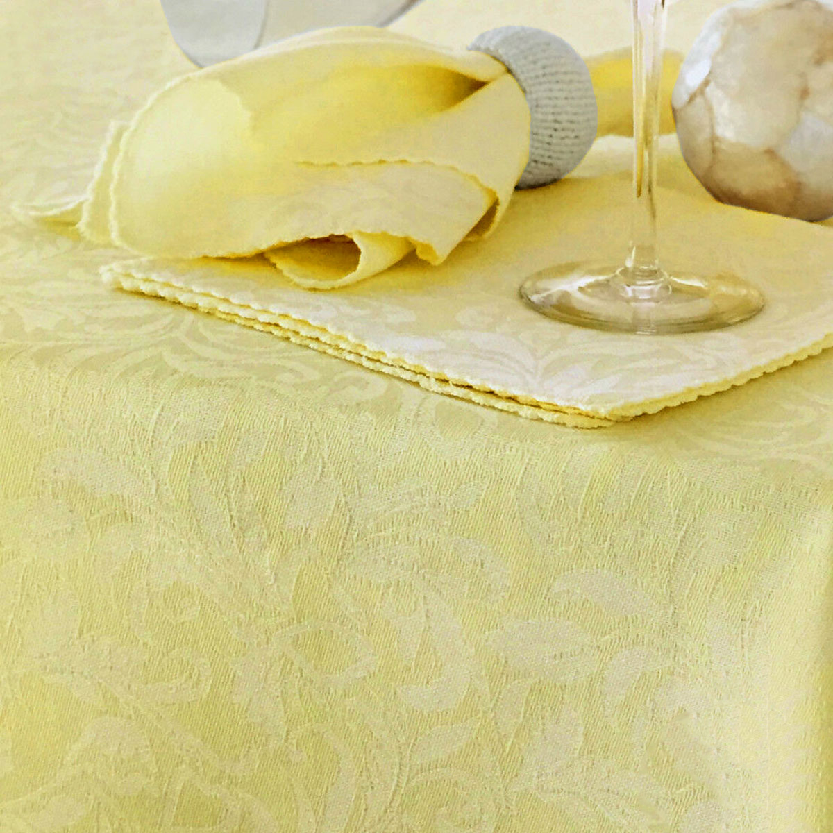 V442-GNA-TABLEC-DAMASK-180SQ-SUNSHINE-143825-00 Damask Embossed Tablecloth 180 x 180 cm Sunshine - Image 1