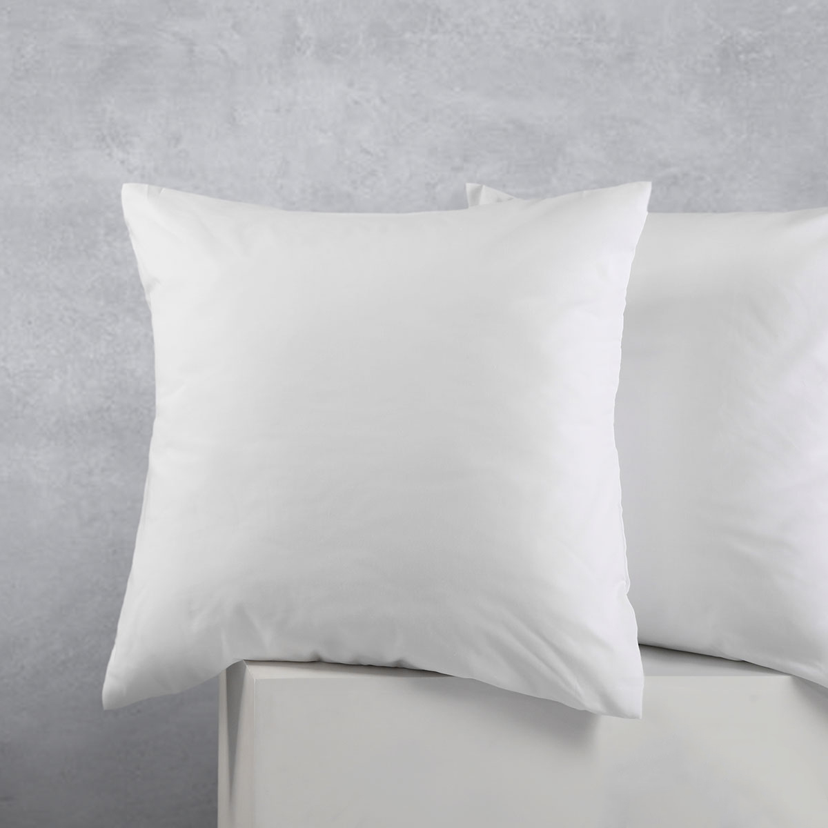 V442-HIN-PILLOWC-COTTONPOLYESTER-WHITE-EU-82765-00 Accessorize Pair of Cotton Polyester European Pillowcases White - Image 1
