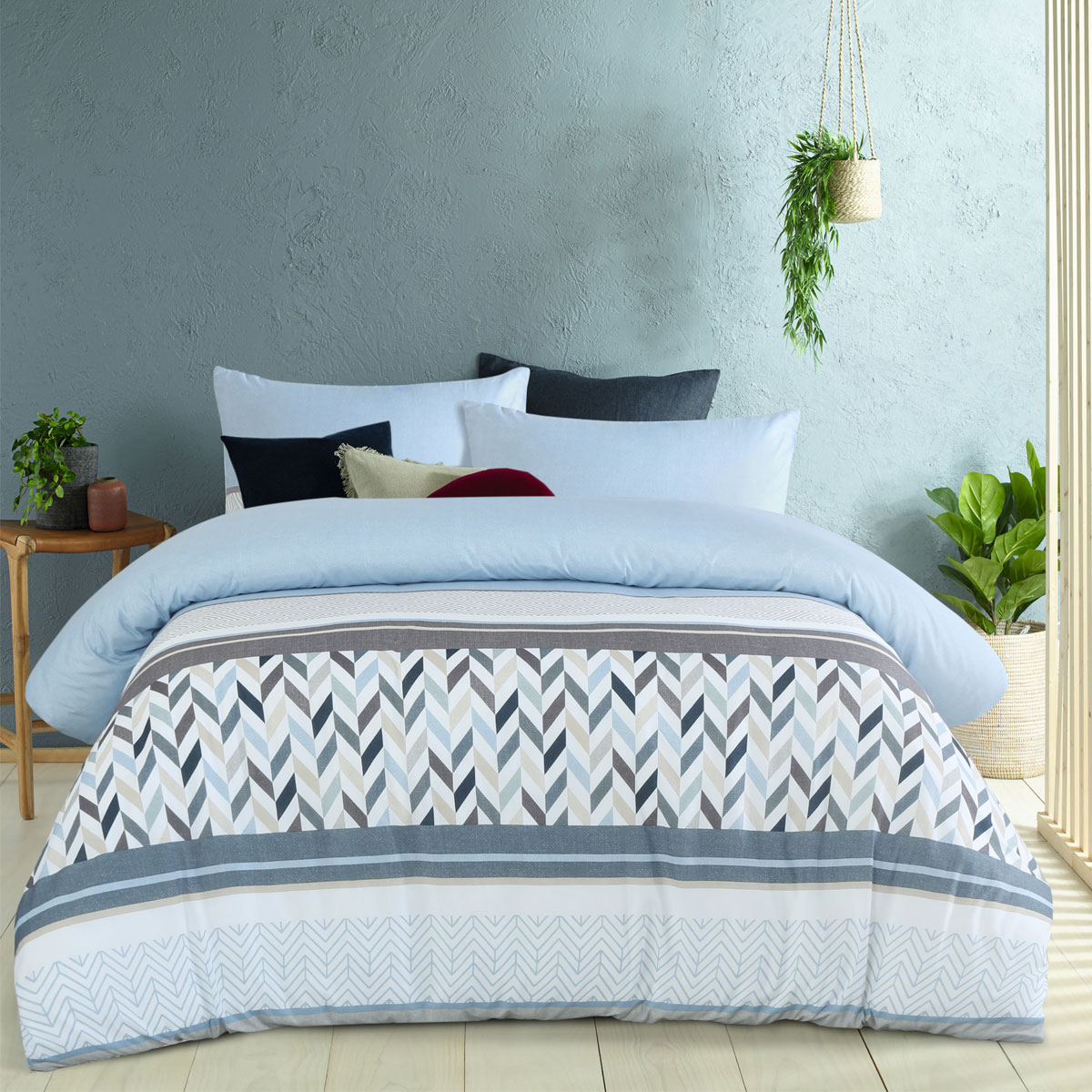 V442-HIN-QUILTCS-JOEL-BLUE-KI-83176-00 Big Sleep Joel Printed Quilt Cover Set King - Image 1