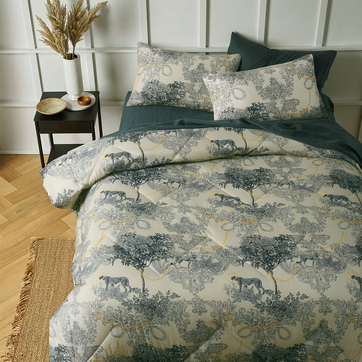 V442-HIN-QUILTCS-MATTEO-INDIGO-KI-83695-00 Big Sleep Matteo Printed Quilt Cover Set King - Image 1