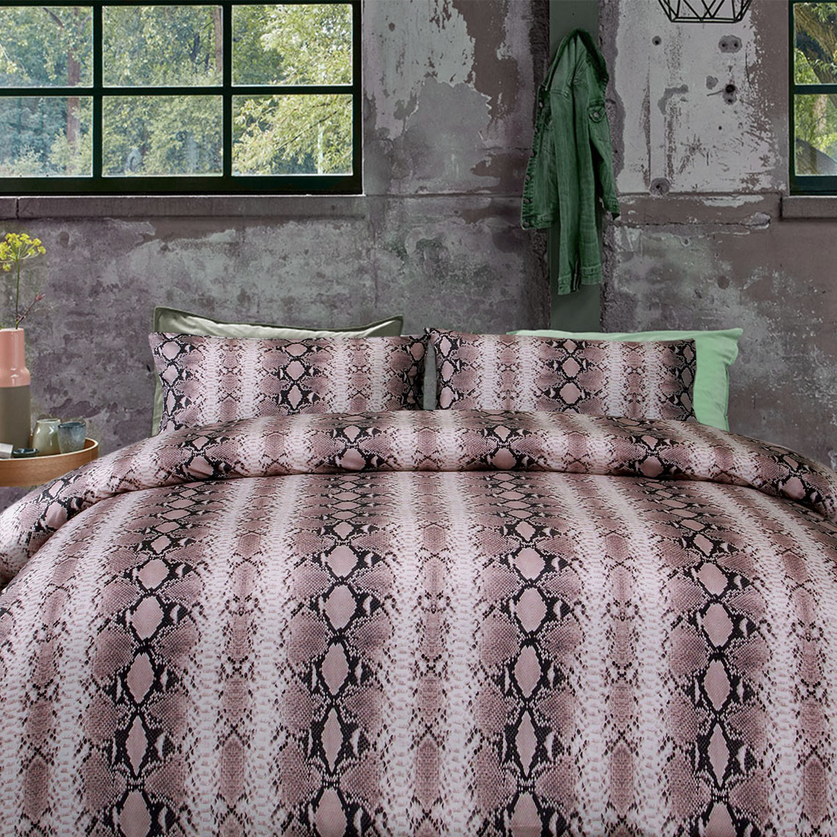 V442-HIN-QUILTCS-PRINTED-SNAKE-SKIN-PINK-SB-213263-00 Big Sleep Snake Skin Pink Quilt Cover Set Single - Image 1