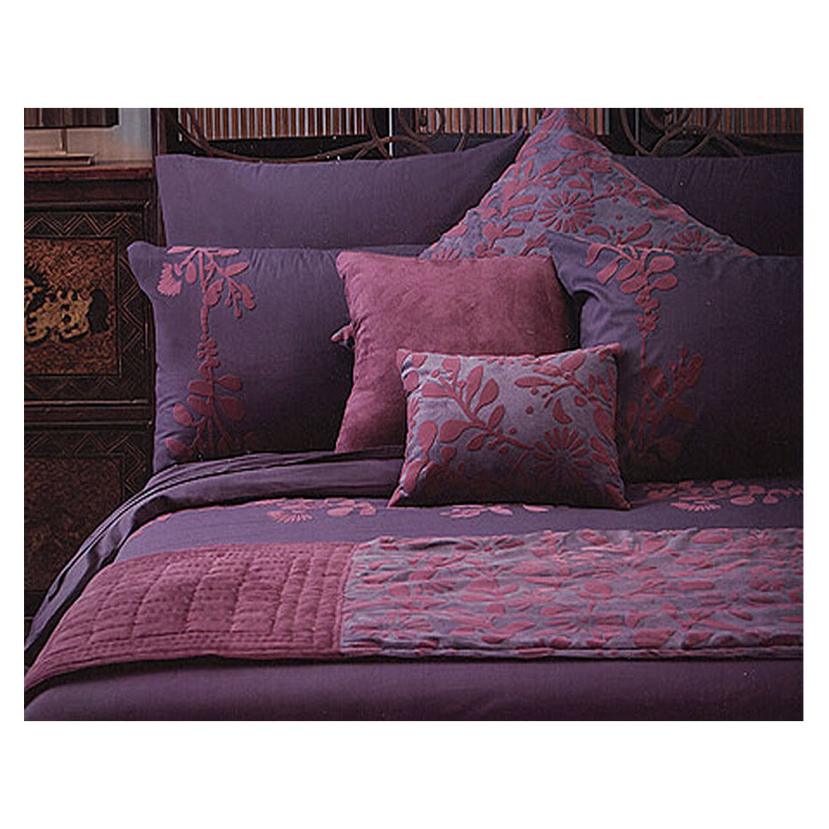 V442-HIN-QUILTCS-UTOPIA-PURPLE-DS-83359-00 Accessorize Utopia Purple Quilt Cover Set Double - Image 1