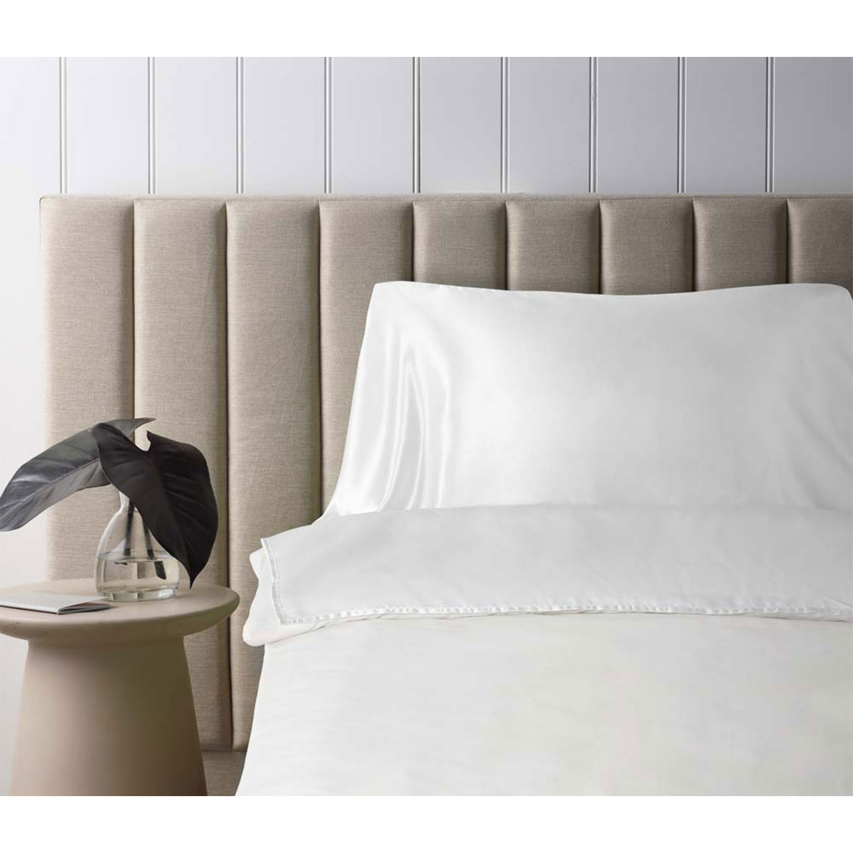 V442-HIN-SHEETPROTECTOR-POLYESTER-WHITE-RE-83396-00 Accessorize Self Tanning Polyester Sheet Protector 145cm x 220cm White - Image 1