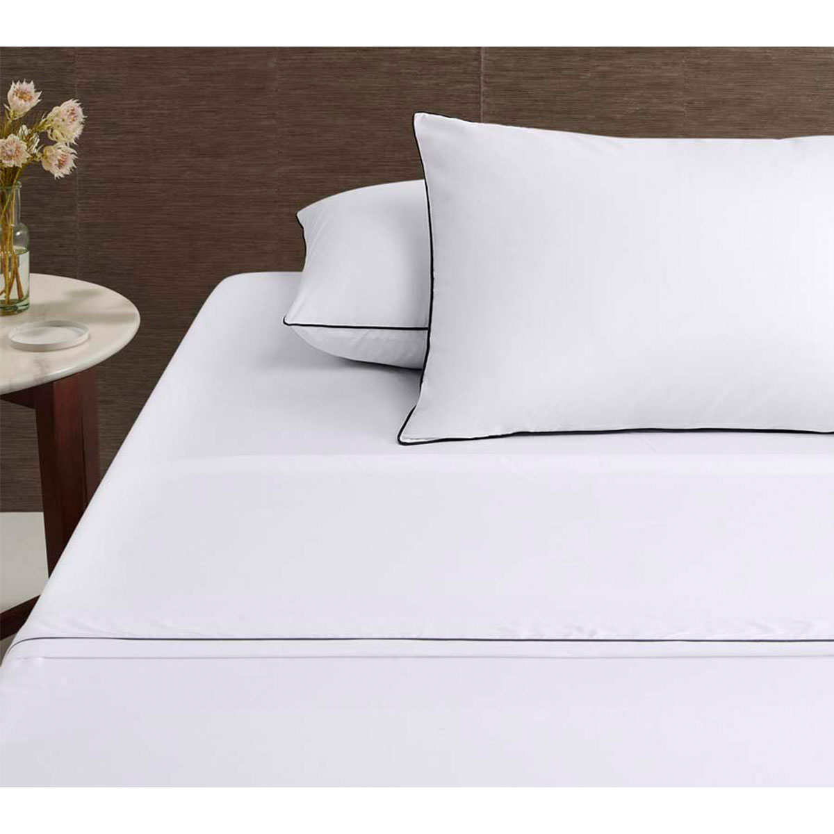 V442-HIN-SHEETS-HOTELPIPED-WHITEBLACK-KI-90068-00 Accessorize White/Black Piped Hotel Deluxe Cotton Sheet Set King - Image 1