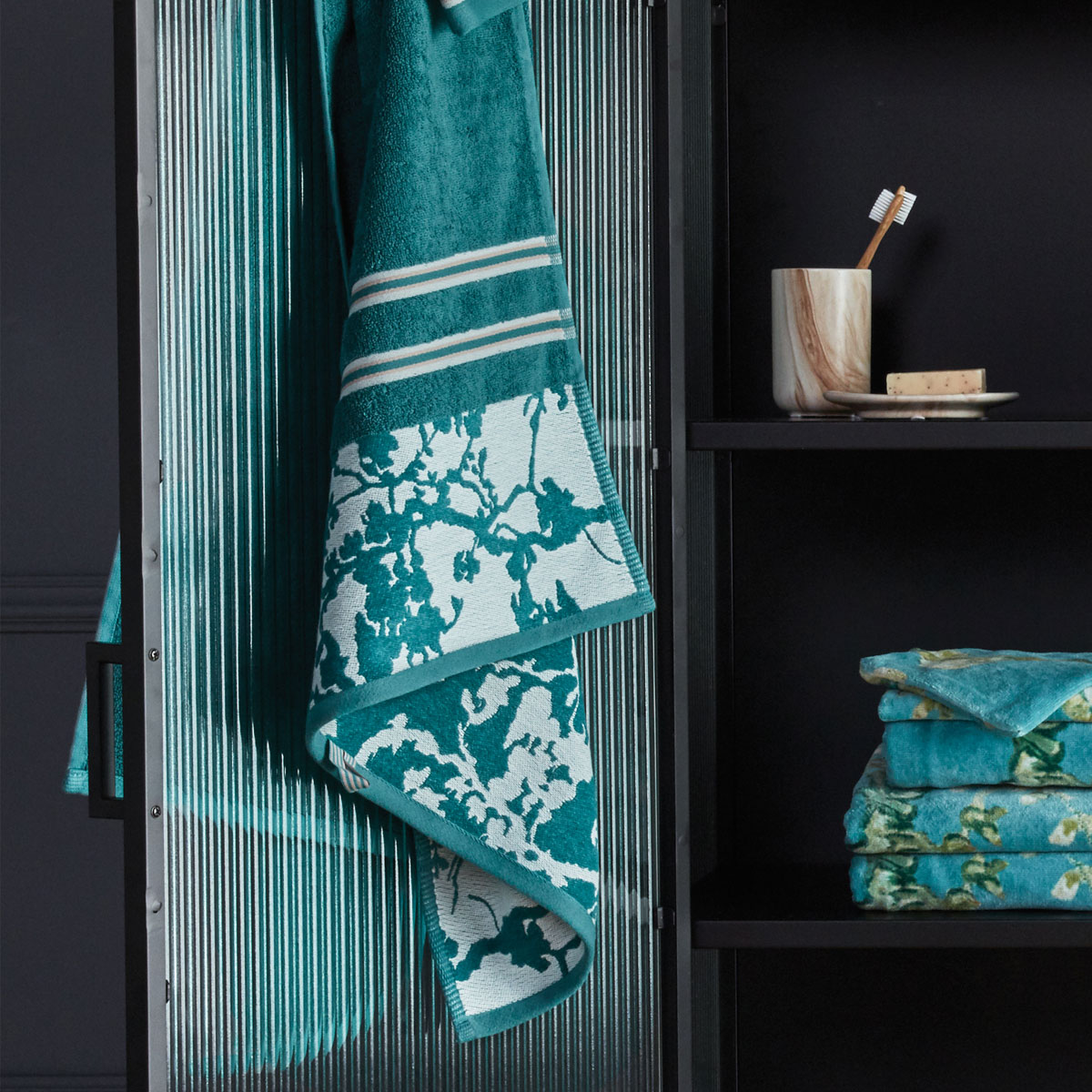 V442-HIN-TOWEL-FLEURIRBATH-BLUE-RE-82984-00 Bedding House Van Gogh Fleurir Blue Bath Towel - Image 1