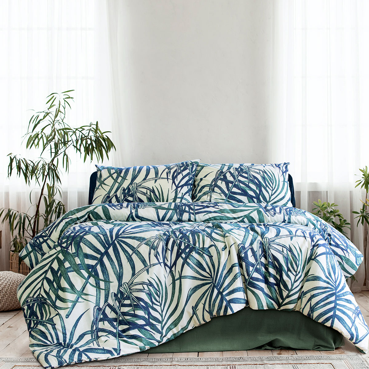 V442-INT-QUILTCS-PARADISEPALMS-BLUE-QS-141885-00 Ardor Palms Blue Polyester Cotton Quilt Cover Set Queen - Image 1