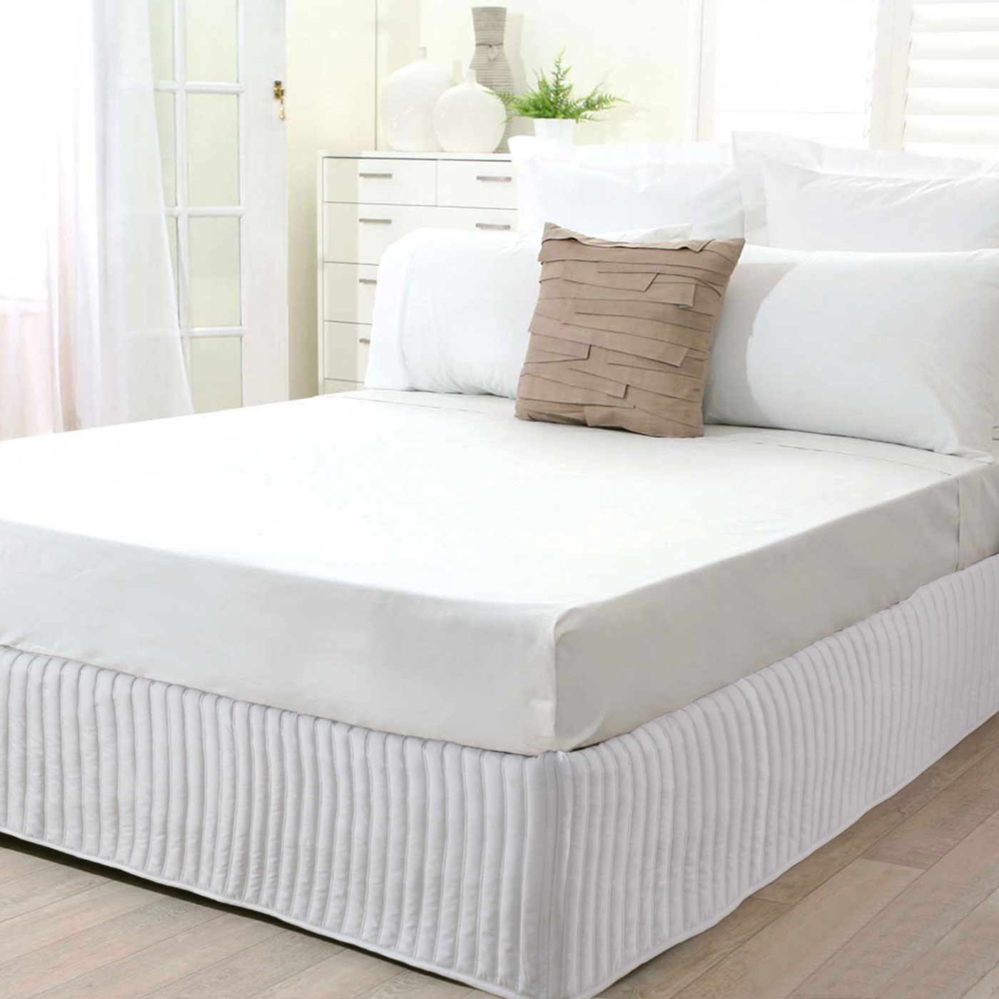 V442-INT-VALANCE-QUILTED-WHITE-QS-141453-00 Ardor Quilted Valance White QUEEN - Image 1