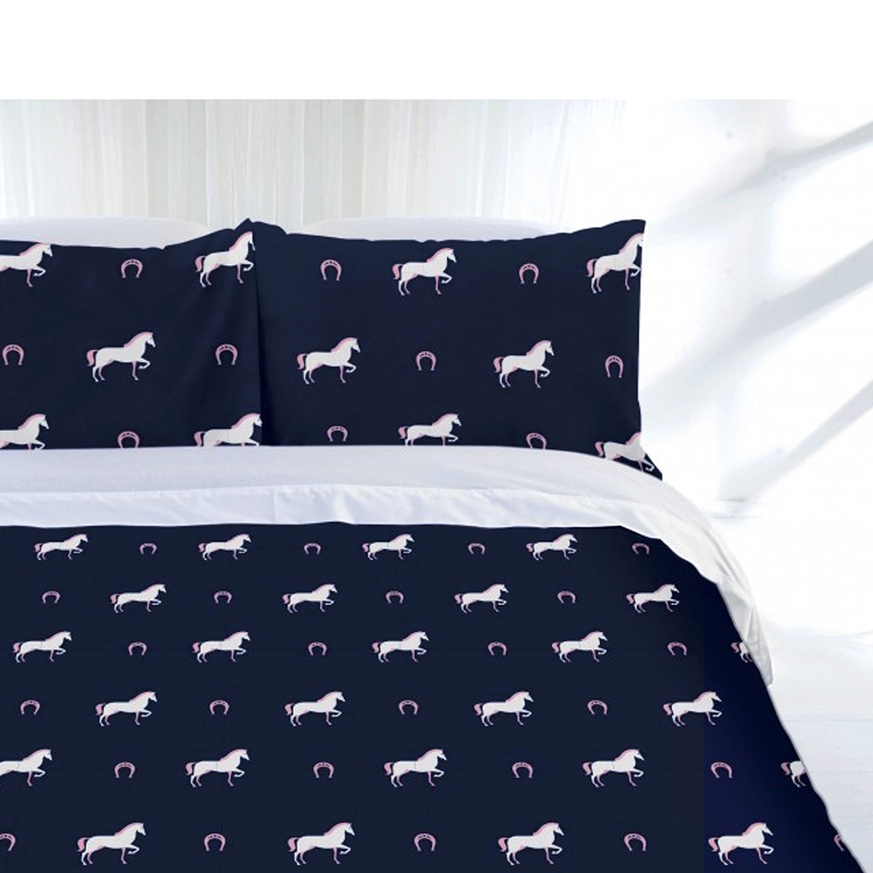 V442-LDE-QUILTCS-HORSESHOE-NAVY-SB-77854-00 Just Home Just Home Horse Shoe Quilt Cover Set Single - Image 1