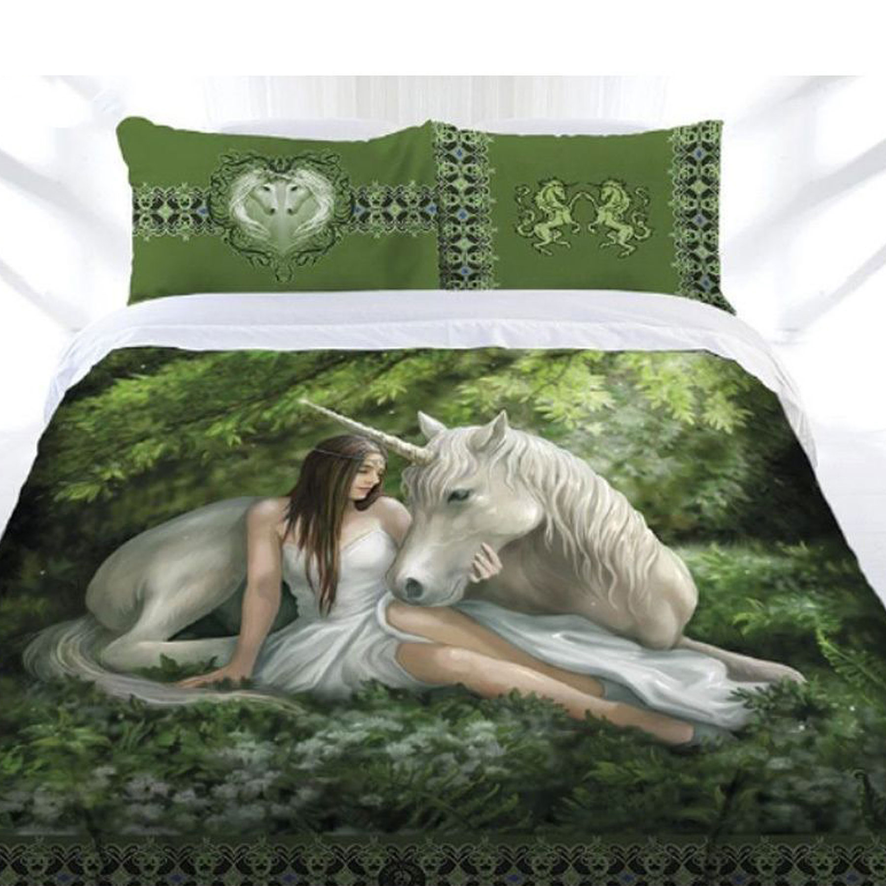 V442-LDE-QUILTCS-PUREHEART-GREEN-KI-77836-00 Anne Stokes Pure Heart Quilt Cover Set King - Image 1