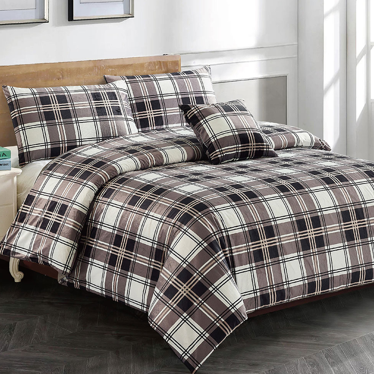 V442-MFL-QUILTCS-JAIMEE-BLACK-SK-204219-00 Georges Fine Linens Jaimee Quilt Cover Set Super King - Image 1