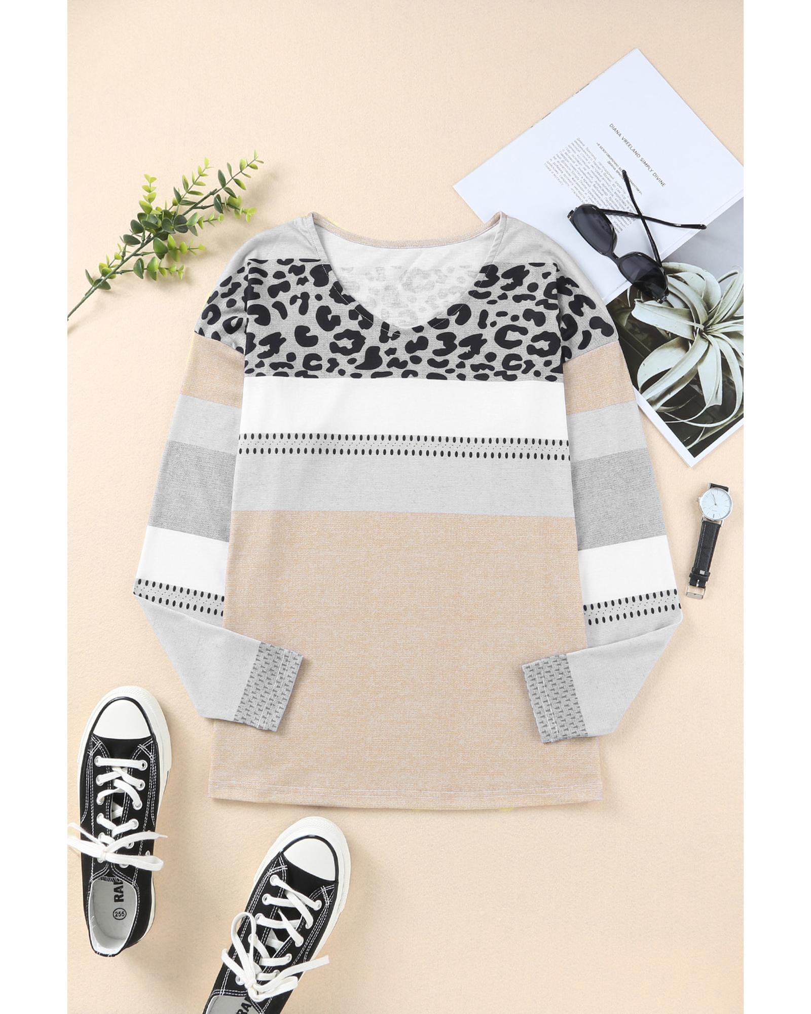 V539-AZEXDC25116472-18-S-202508262225-00 Azura Exchange Leopard Print V-Neck Top - S - Image 1