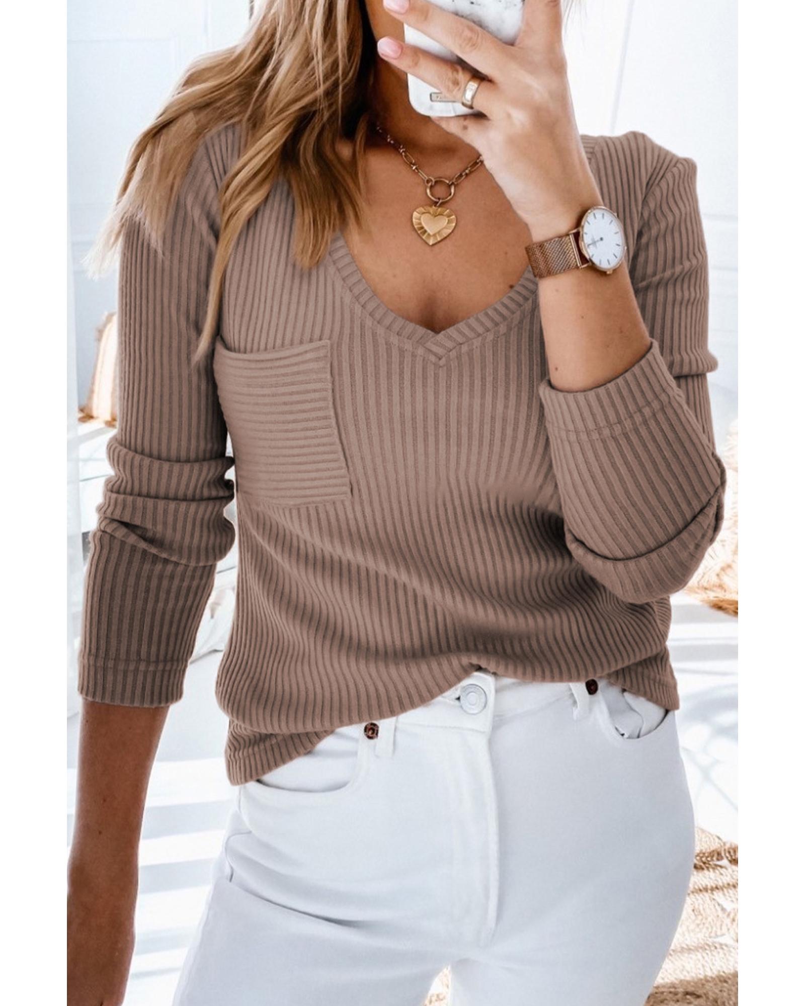 V539-AZEXDC25122030-16-XL-202508290525-00 Azura Exchange Ribbed Knit Patched V Neck Top - XL - Image 1