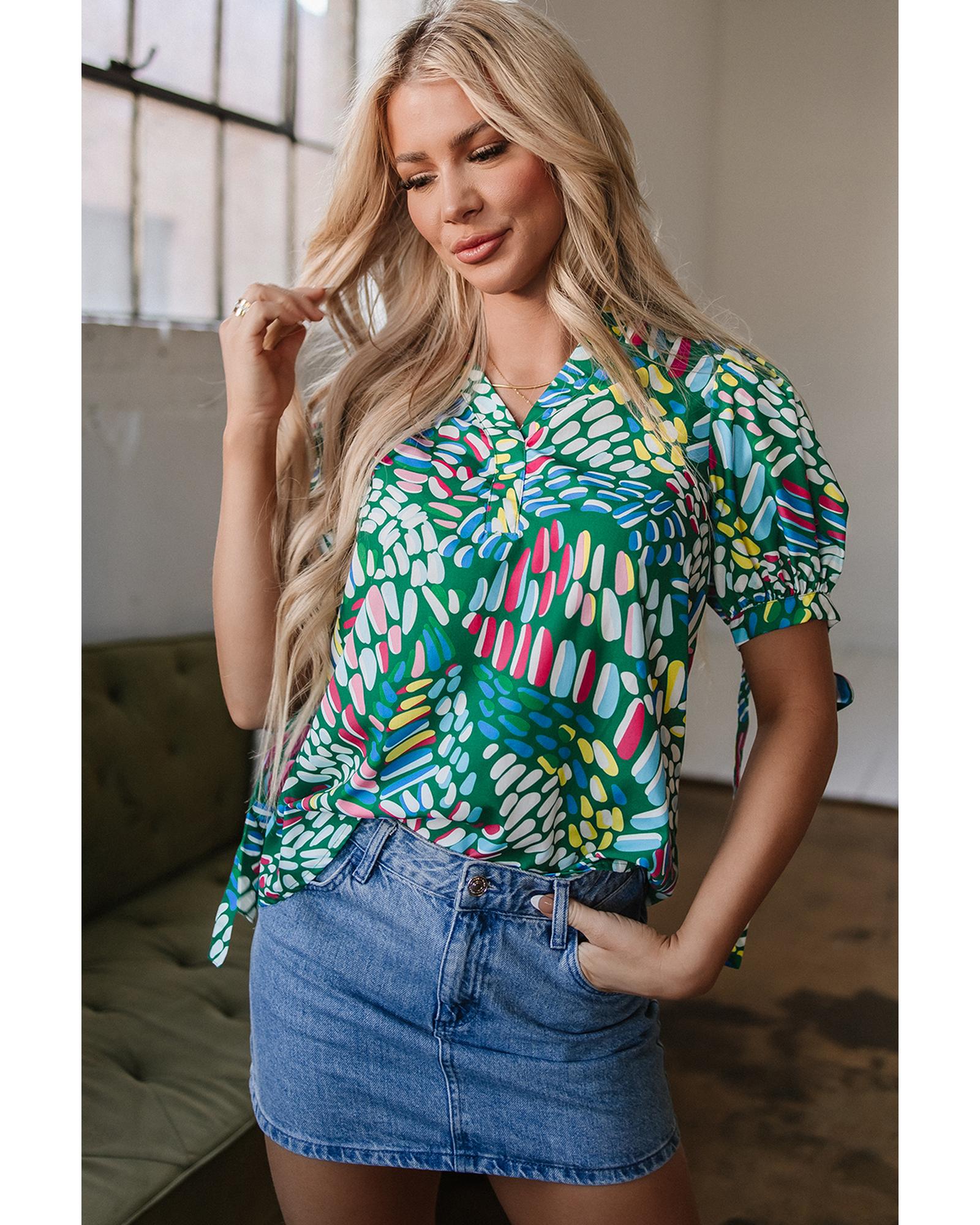 V539-AZEXDC25130644-P920-L-202508270705-00 Green Brushwork Geometric Print Puff Sleeve Notched Neck Blouse - L - Image 1