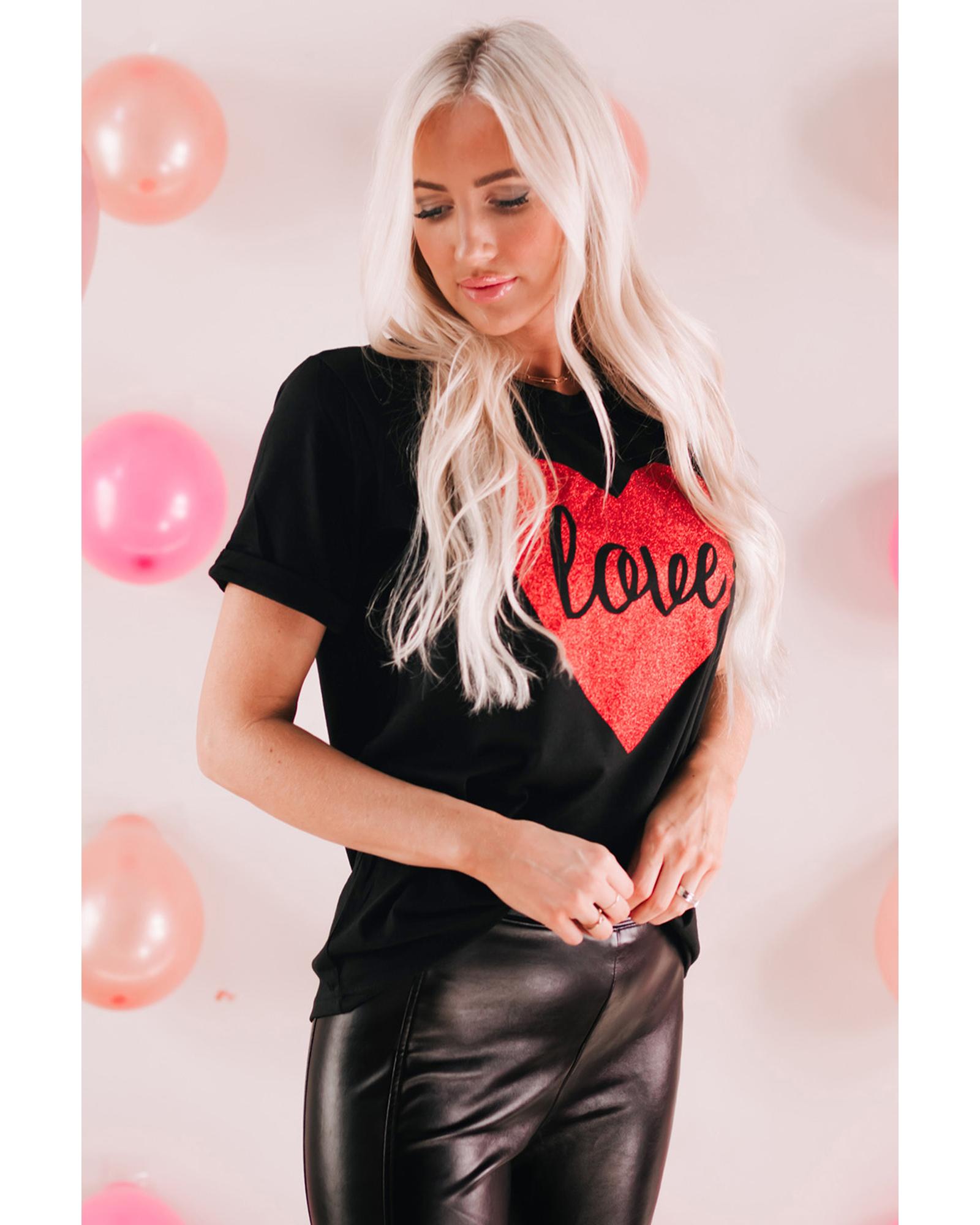 V539-AZEXDC25219222-2-XL-202508261135-00 Azura Exchange Heart Shaped Glitter Print T-Shirt - XL - Image 1