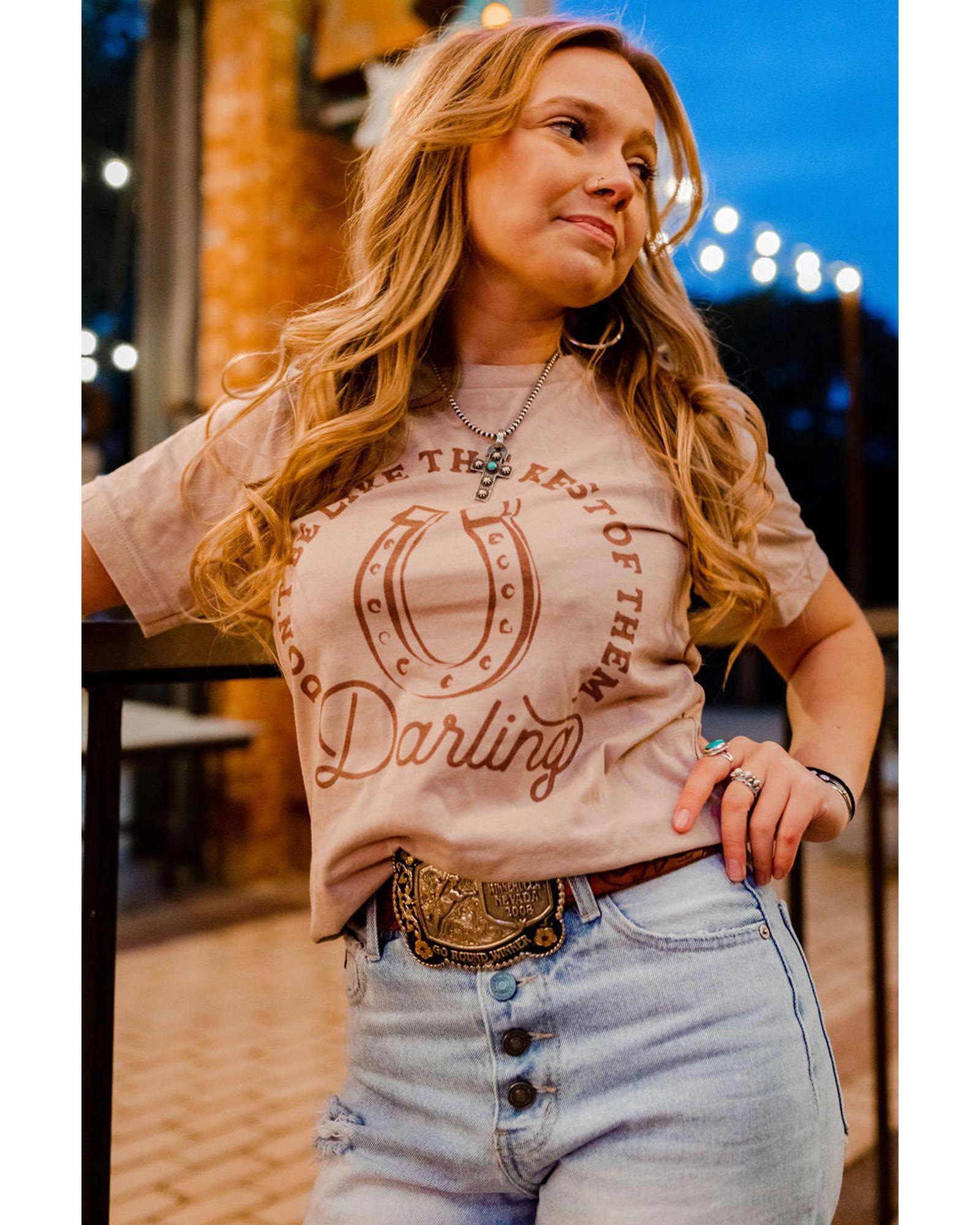 V539-AZEXDC25219495-16-XL-202508261020-00 Azura Exchange Darling Letter Graphic Print T-Shirt - XL - Image 1