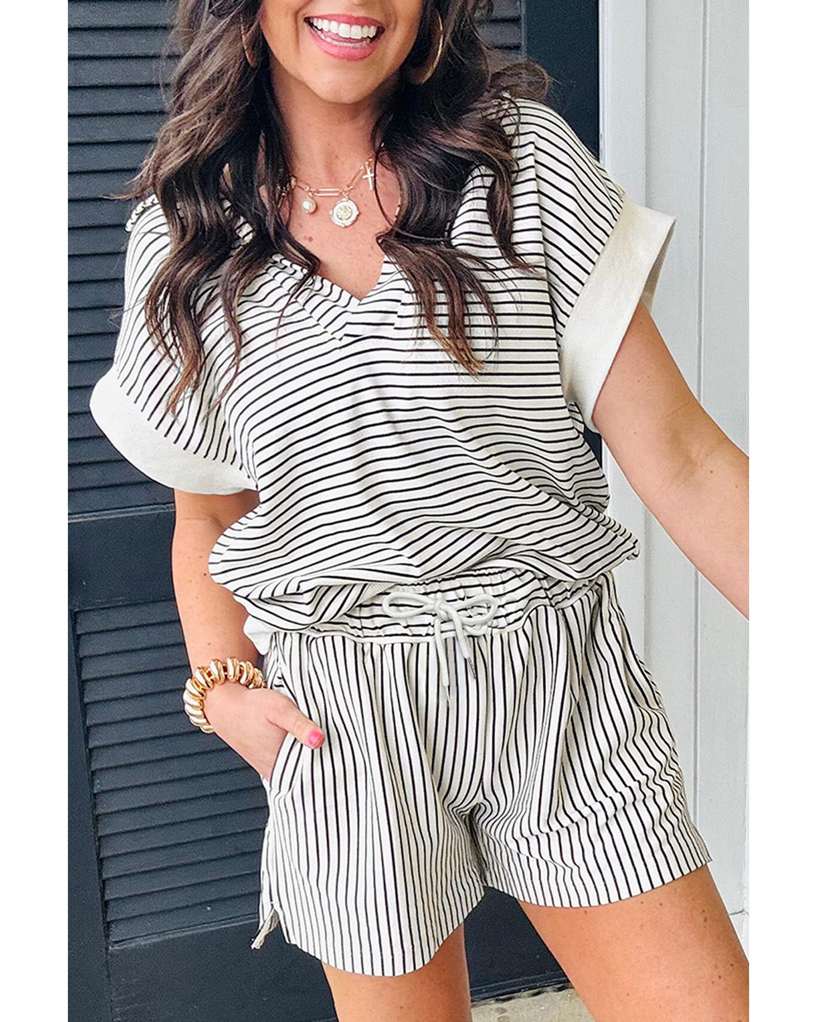 V539-AZEXDC627422-P219-L-202508301330-00 Black Stripe V Neck Tee and Casual Short Set - L - Image 1