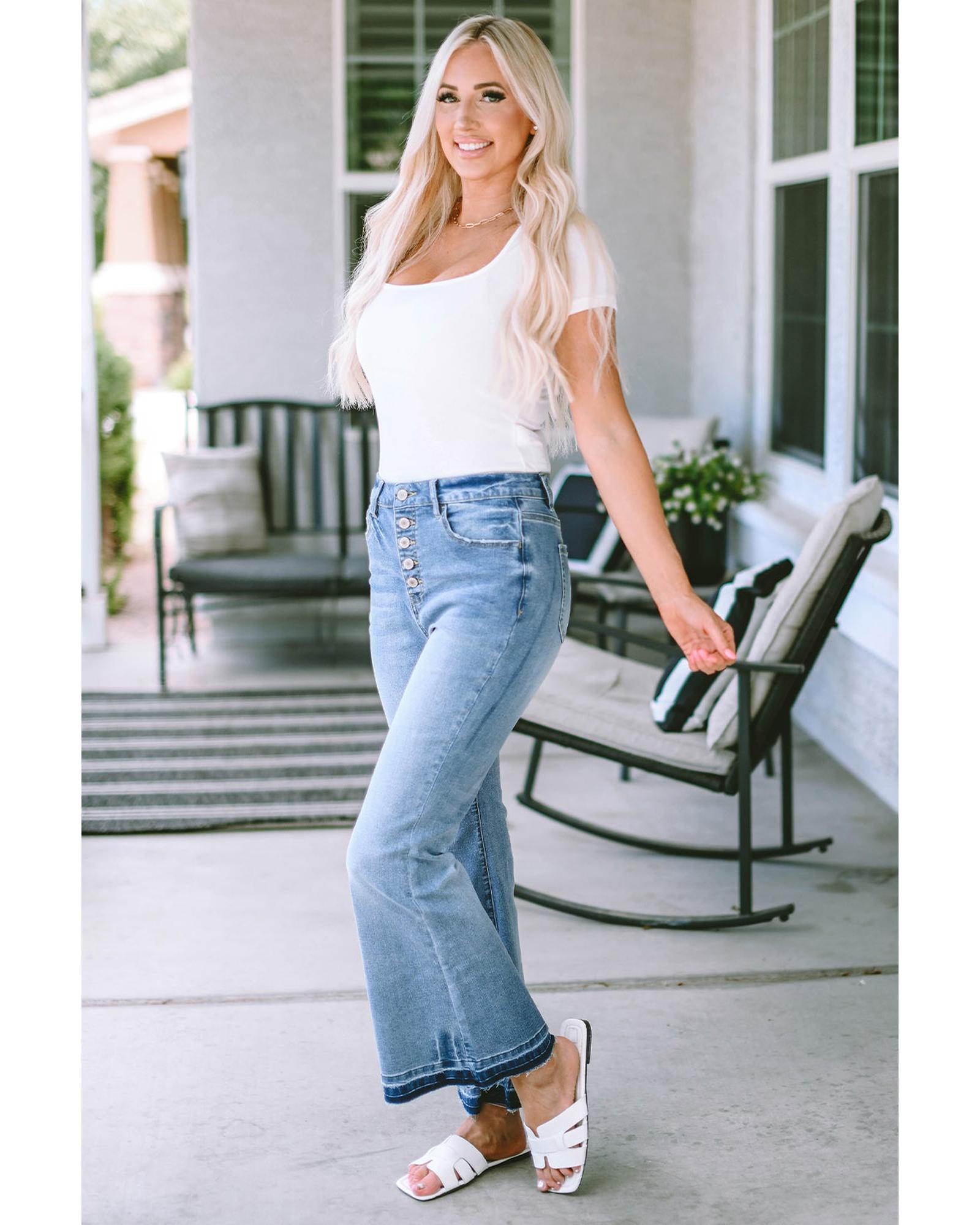 V539-AZEXDC7873811-4-14-202508262110-00 Azura Exchange Buttoned Distressed Flared Jeans - 14 US - Image 1