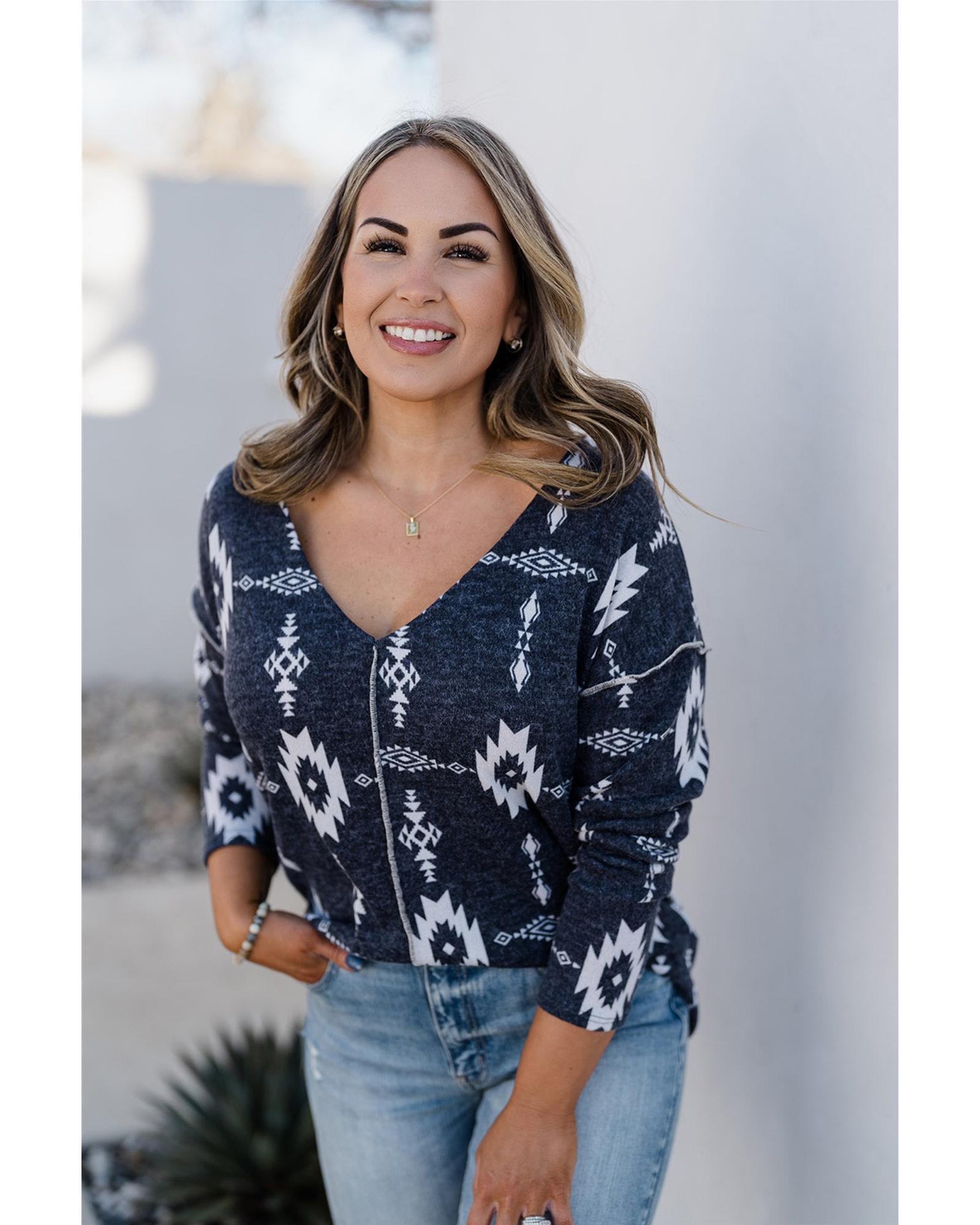 V539-AZEXPL2511281-11-1X-202508310700-00 Gray Plus Size Aztec Print Exposed Seam Top - 1X - Image 1