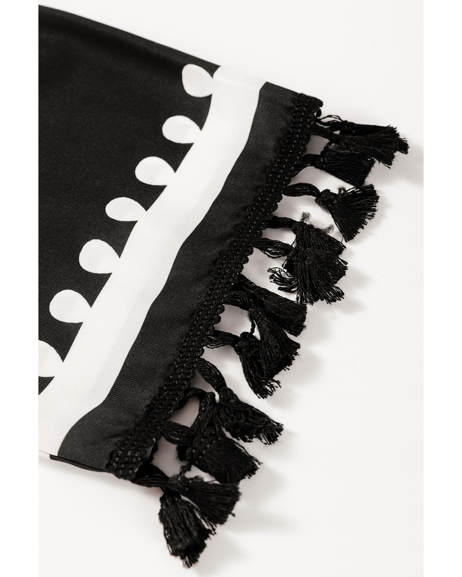 V539-AZEXPL6121728-P220-1X-202506152346-00 Black Plus Size Western Floral Print Fringed V Neck Dress - 1X - Image 1