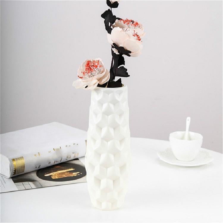 V562-A106144940DBT-202503041630-00 Creative Diamond-shaped Vase for Dry and Wet Flower Arrangements - Milk White - Image 1