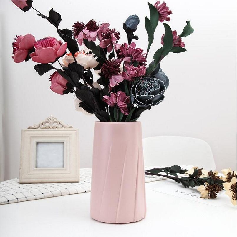 V562-B107934940DBT-202503041626-00 Creative Plastic Vase for Modern Decor - Simple Design - Pink - Image 1