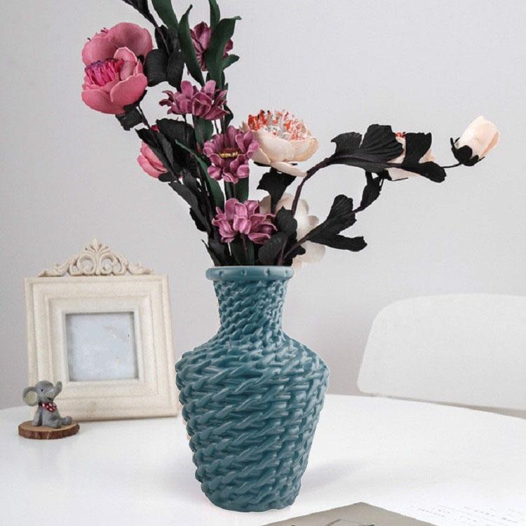 V562-C102394940DBT-202503041635-00 Versatile Plastic Vase for Fresh and Dried Floral Arrangements - Blue - Image 1