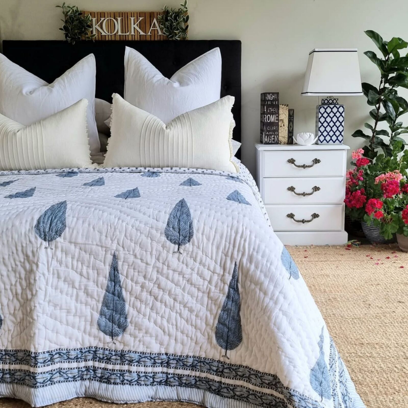 V563-0033-150391-00 Kolka Pine Tree Reversible Quilt - Grey (King - 228 cm x 274 cm) - Image 1