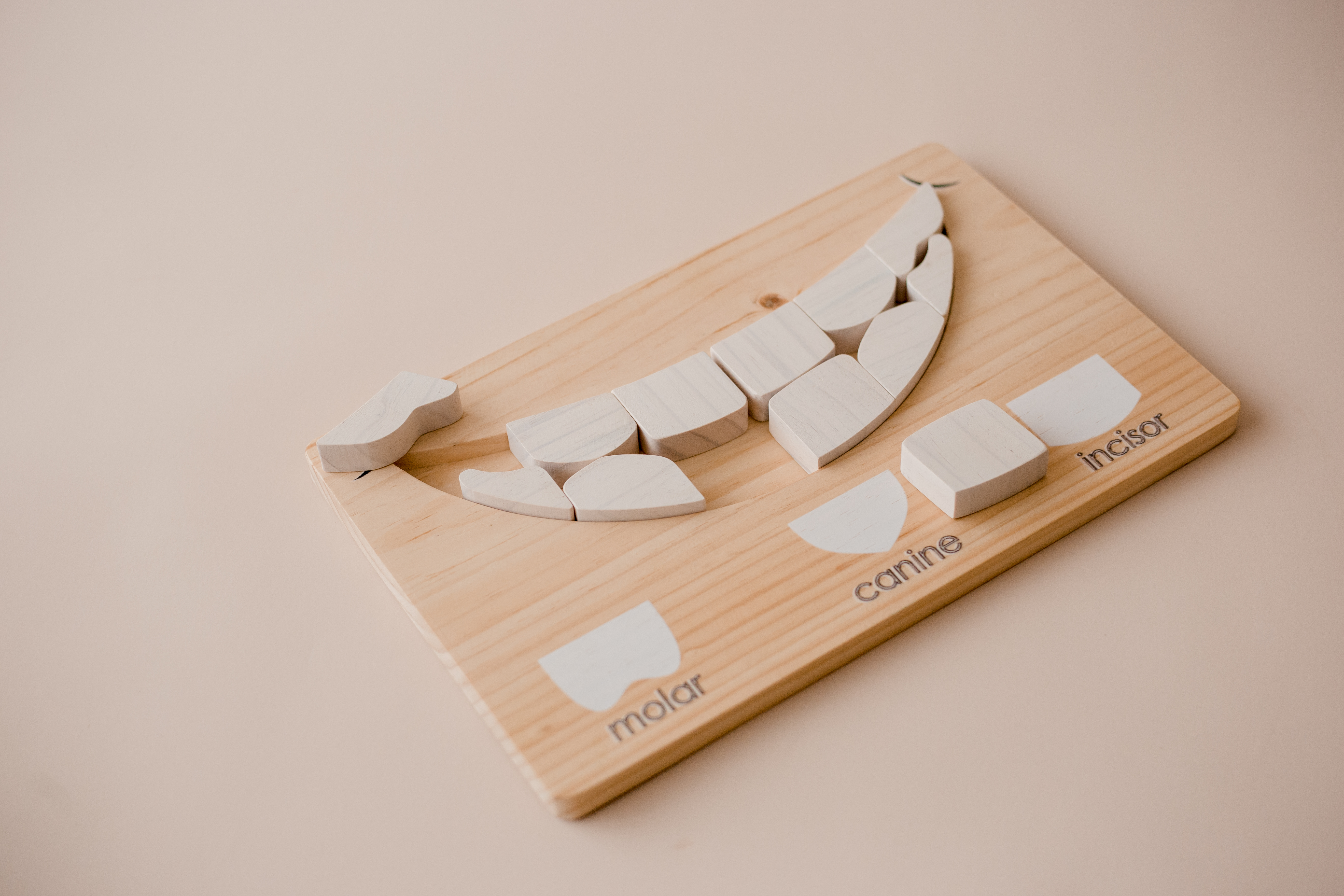 V59-412-159666-00 Smiling Puzzle - Image 1