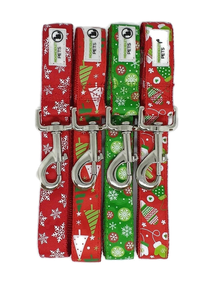 V631-MDPLDXMA12TRE-186087-00 Christmas Dog Leashes 1.2m - Moondidley Pets Red Xmas Tree - Image 1