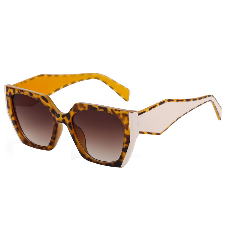 V888-ELOSUNG10593-205525-00 Tortoiseshell Oversized Sunglasses | UV400 Retro Chic Eyewear for Women - Image 1