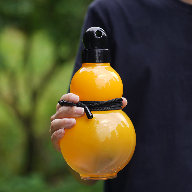 V888-ELOSUNG15164-212370-00 32oz Black Myth Wukong Inspired Gourd Water Plastic Yellow Bottle - Decorative Double-Layer Flask with Calligraphy and Accessories - Image 1