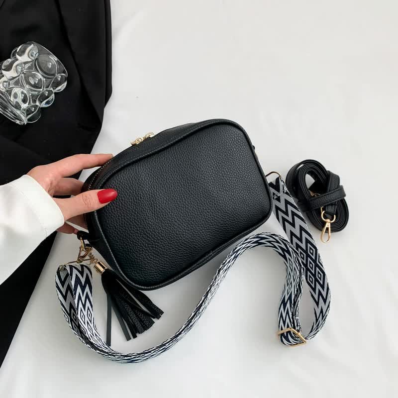 V888-ELOSUNG16018-214176-00 Black Trendy Crossbody Shoulder Bag with Tassel Accent - Compact and Stylish - Image 1