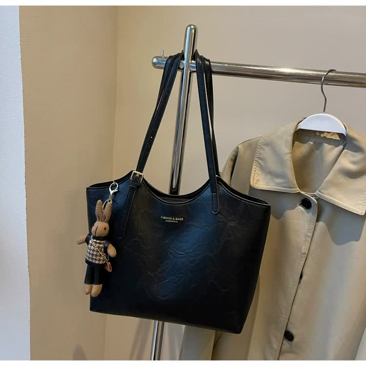 Black Elegant Black PU Leather Tote Bag with Cute Bear Keychain - Large Capacity Handbag for Women (38 x 26 x 13 cm)