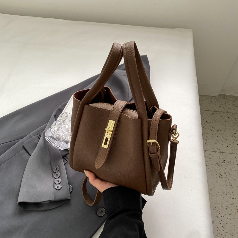 V888-ELOSUNG16367-215918-00 Coffee Brown Elegant Leather Shoulder Bag - Compact Handbag with Adjustable Strap - Image 1