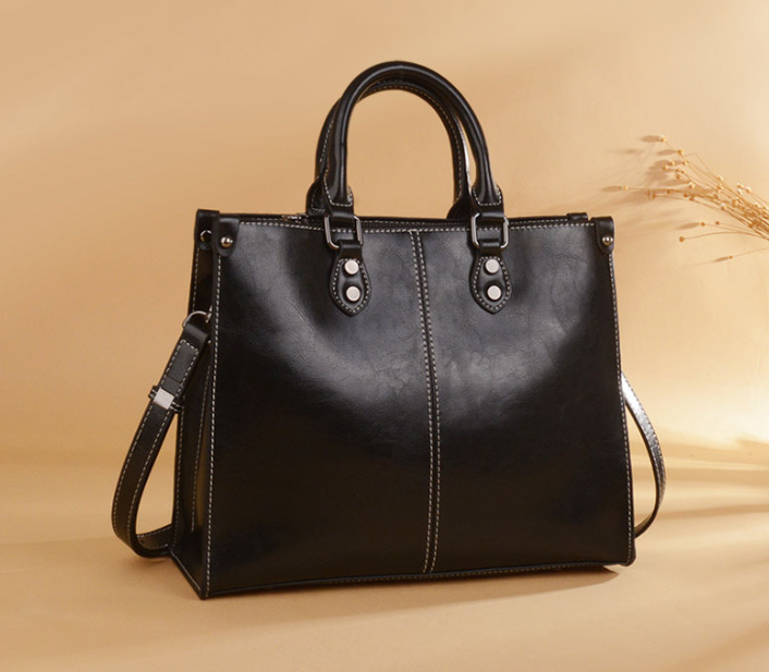 V888-ELOSUNG16693-222333-00 Black Elegant Leather Handbag - StylishTote with Adjustable Strap, Spacious and Durable - Image 1