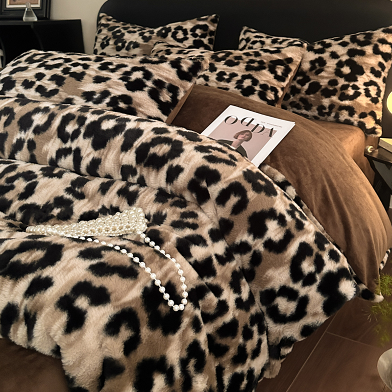 V888-ELOSUNG16812-224303-00 Brown leopard-print Luxury Winter Faux Rabbit Fur Bedding Set - 4-Piece Melange Style Plush Set for 1.8m Beds (200x230cm Duvet Cover) - Image 1
