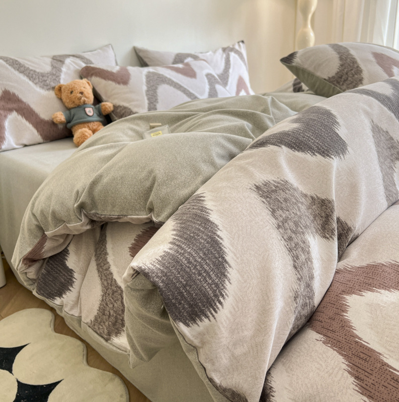 V888-ELOSUNG19477-202503030947-00 Grey Thick Brushed Cotton 4-Piece Bed Sheet Set (1.5m Bed) - Fits 200x230cm Duvet - Image 1