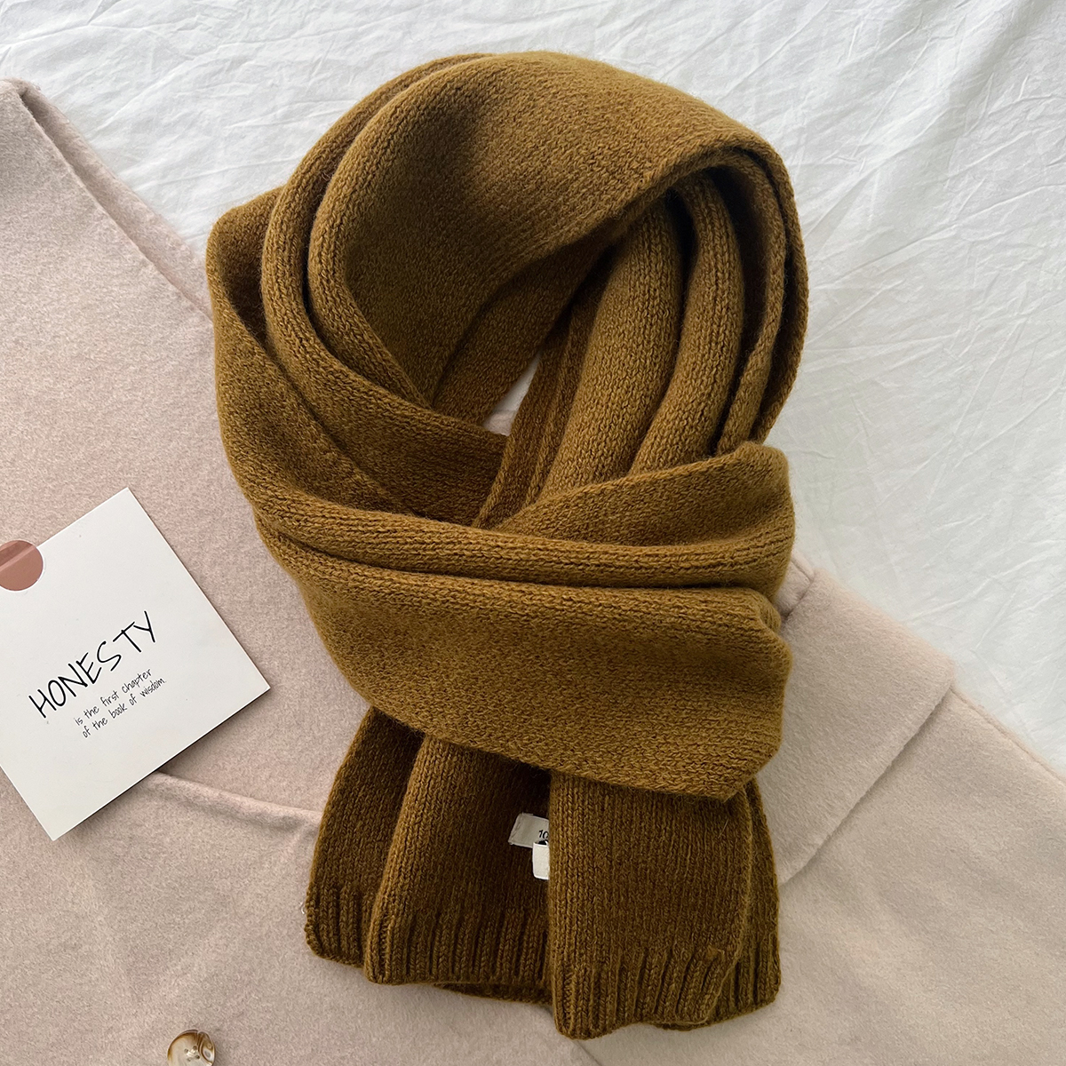 V888-ELOSUNG19611-202503111236-00 Yellow-brown Luxurious 100% Wool Scarf for Women and Men - Soft, Warm, and Stylish - Image 1