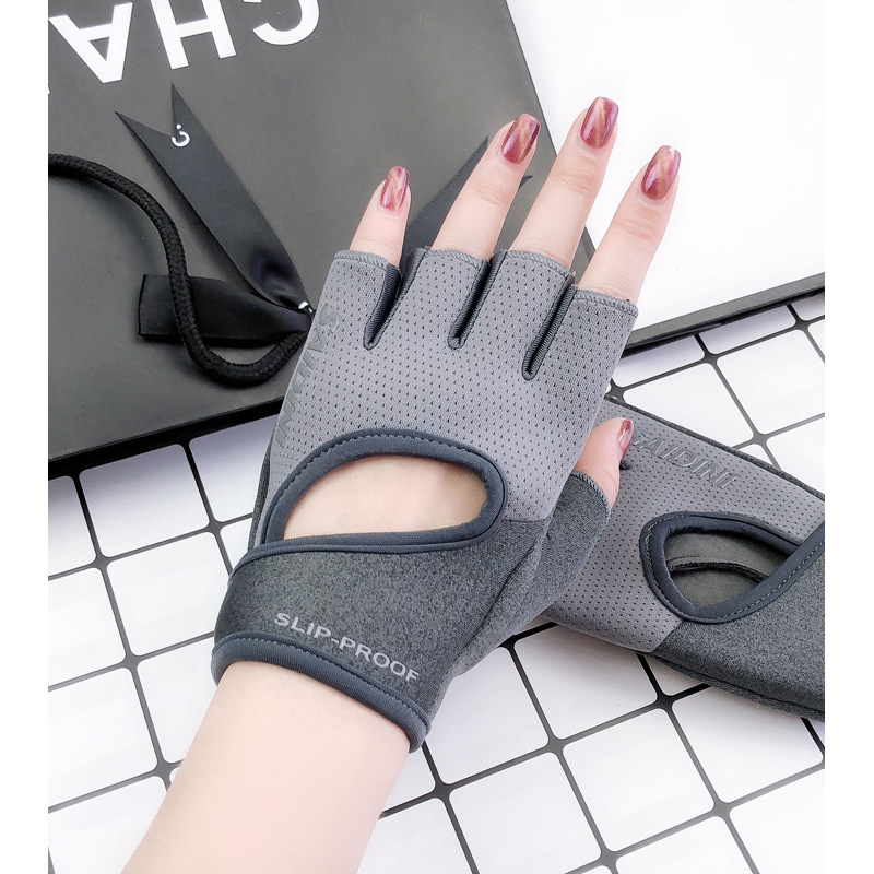 V888-ELOSUNG19731-202503121346-00 L Grey 2-PCS Women's Half-Finger Fitness Gloves - Anti-Slip Breathable Gloves for Yoga, Spin Bike, and Weight Training - Image 1