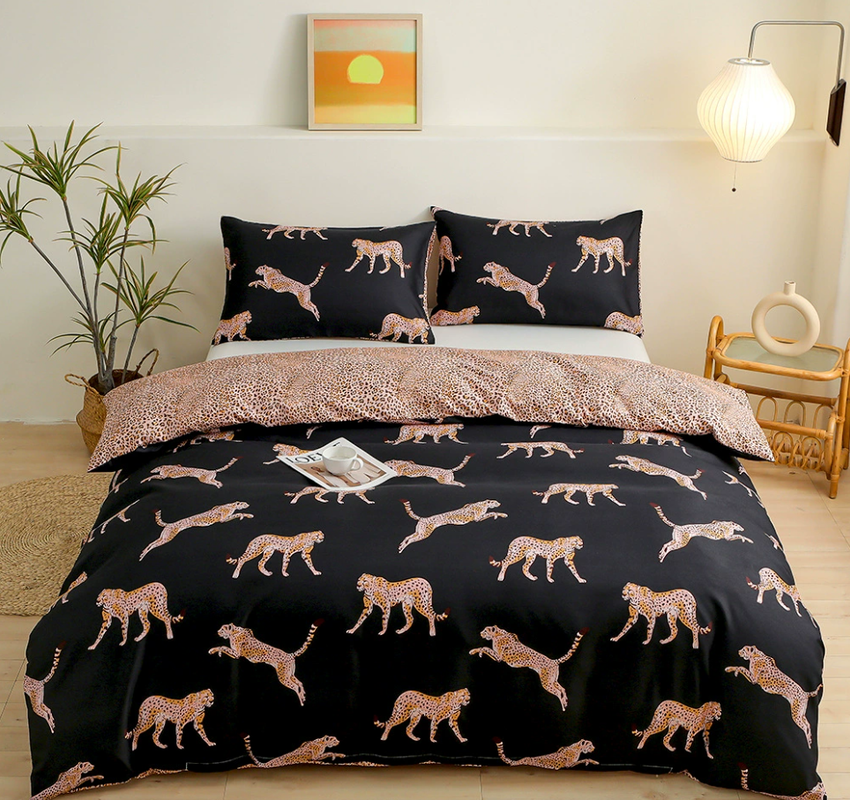 V888-ELOSUNG20311-225800-00 Black leopard print Three-Piece Bedding Set - Comfortable Polyester with Adjustable Corner Straps (Quilt Cover 265*230CM + Pillowcase 51*76CM*2) - Image 1