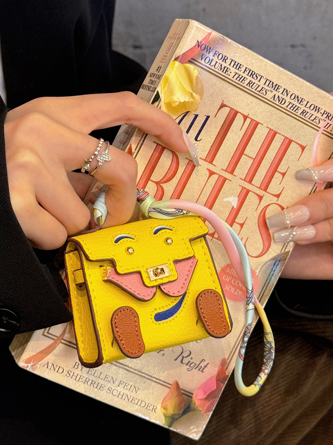 V888-ELOSUNG22109-202503181020-00 Yellow Mini Bag Earphone Case - Stylish Keychain Pouch for Headphones - Image 1