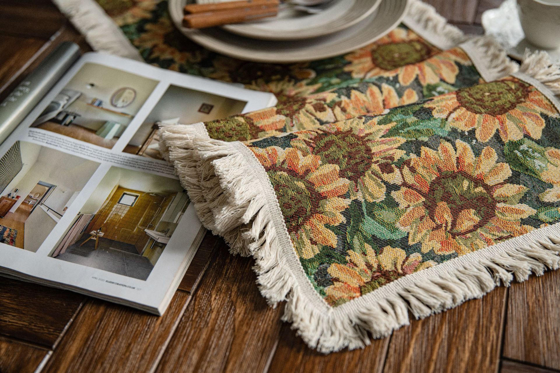 V888-ELOSUNG22382-202503251827-00 Sunflower Table Runner with Fringe - Jacquard Woven Cotton Blend (30x220cm) - Image 1