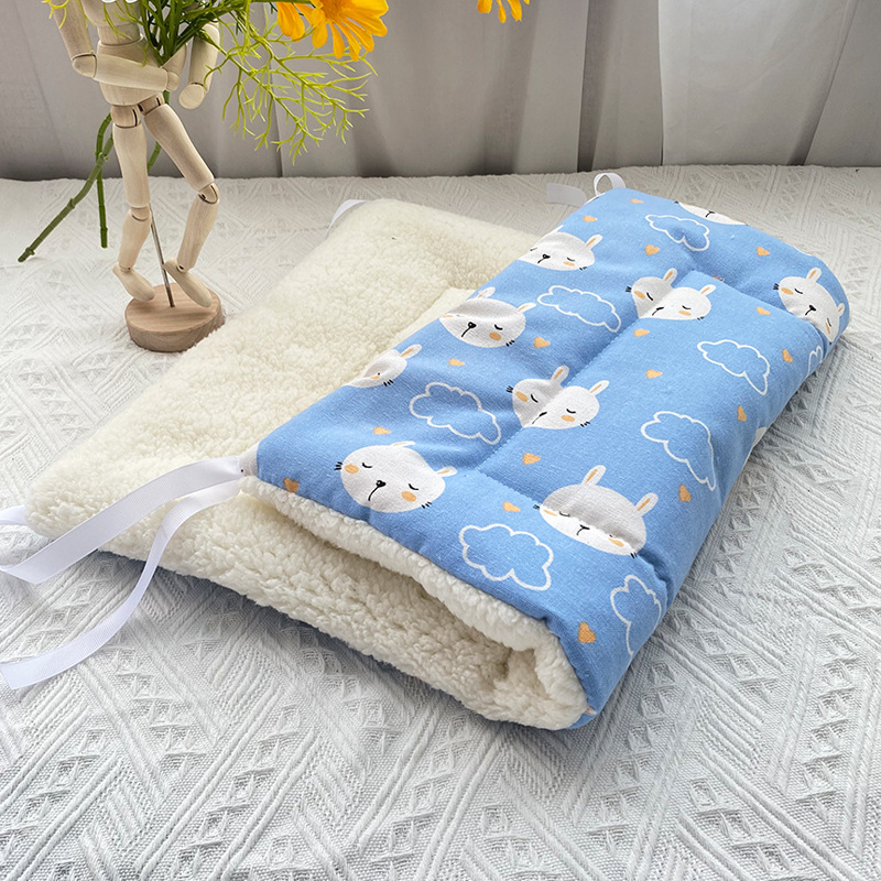 V888-ELOSUNG22837-202504141347-00 Tie-On Cat Cage Platform Pad - Rabbit pattern on Blue background (30x75cm) - Image 1