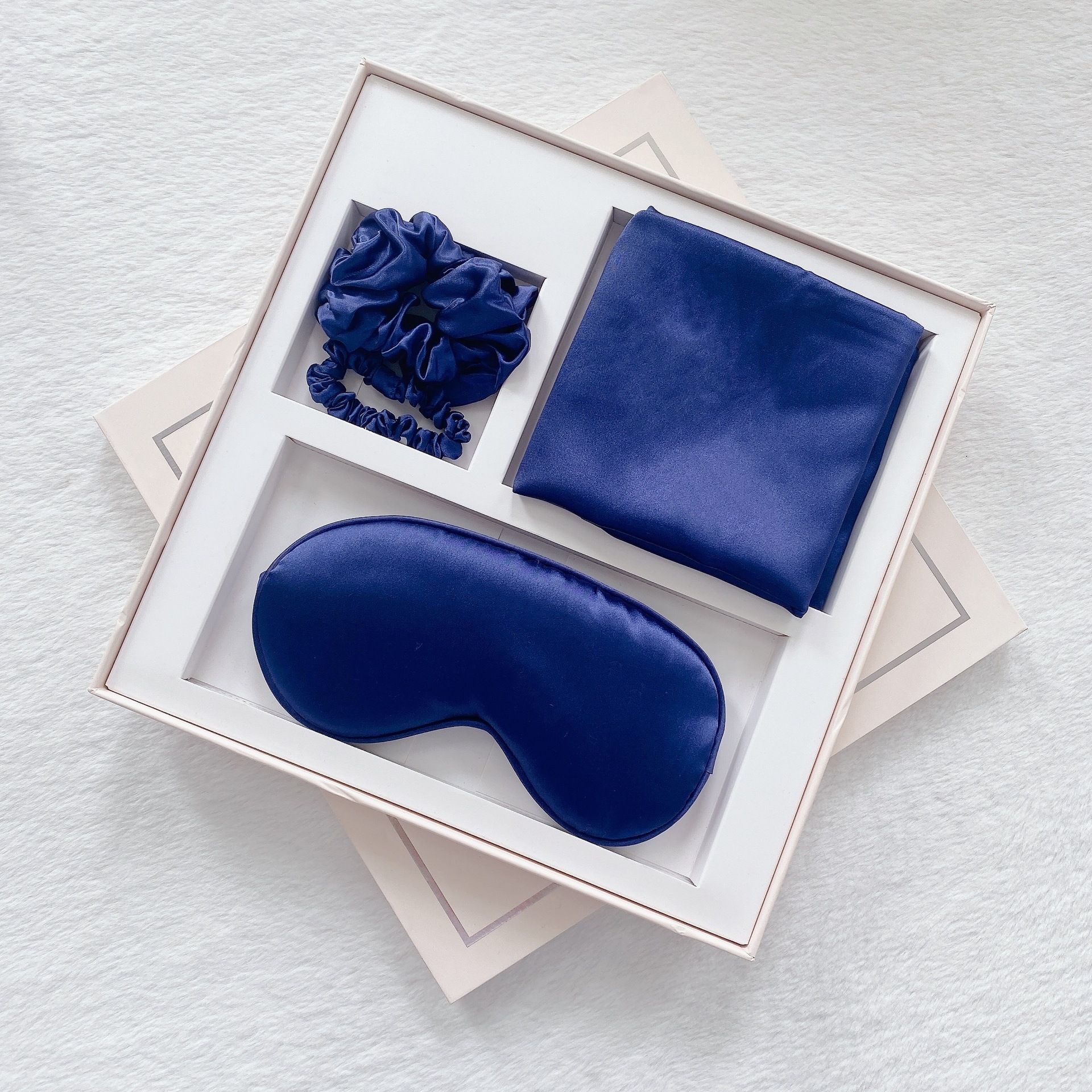 V888-ELOSUNG25539-202504281317-00 Luxury Satin Sleep Mask Gift Set,4-Piece with Pillowcase and Hair Accessories(Navy blue) - Image 1
